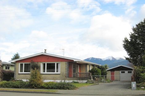 Photo of property in 103 Quintin Drive, Te Anau, 9600