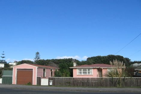 Photo of property in 33 Manuka Street, Otaki Beach, Otaki, 5512