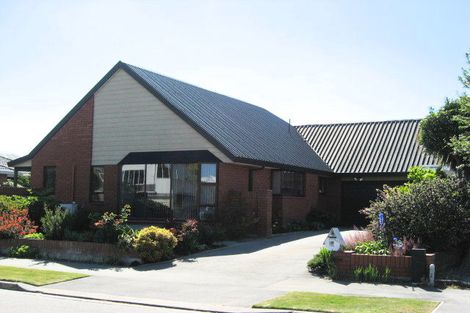 Photo of property in 2/5 Inglewood Place, Avonhead, Christchurch, 8042