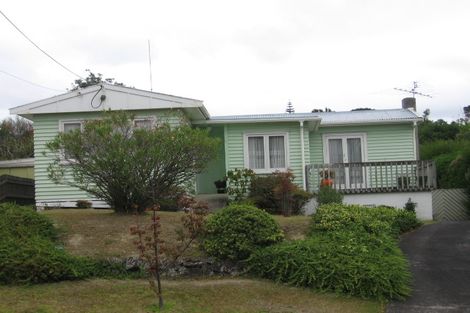Photo of property in 127 Beach Haven Road, Beach Haven, Auckland, 0626