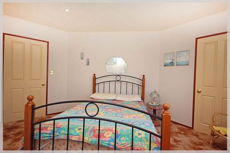 Photo of property in 5 Teppett Place, Foxton Beach, Foxton, 4815