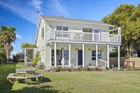 Photo of property in 3 Crispe Road, Clarks Beach, 2122