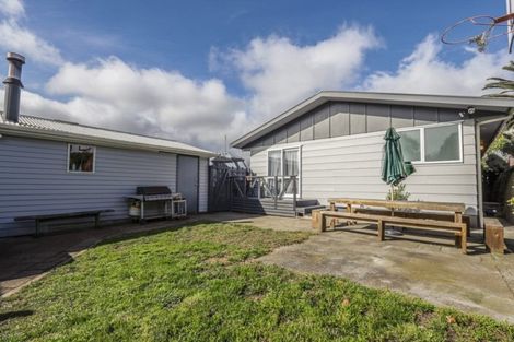 Photo of property in 5 Walton Road, Paraparaumu Beach, Paraparaumu, 5032