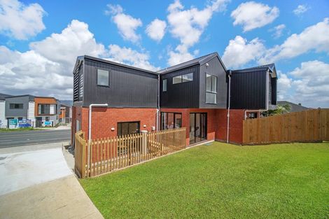 Photo of property in 5/233 Great North Road, Henderson, Auckland, 0612