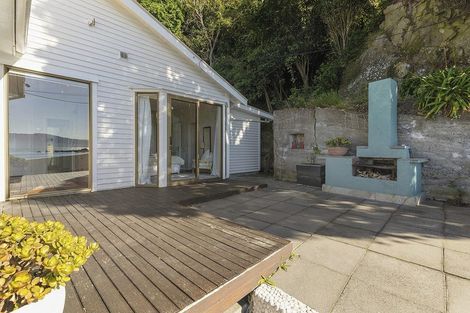 Photo of property in 493 Karaka Bay Road, Karaka Bays, Wellington, 6022