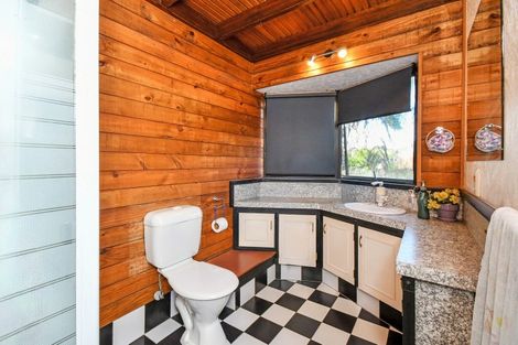 Photo of property in 1 Buncrana Place, Rosehill, Papakura, 2113