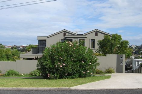 Photo of property in 27a Hyde Road, Rothesay Bay, Auckland, 0630