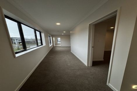 Photo of property in 17 Makenu Crescent, Wainui, 0992