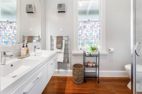 Photo of property in 111 Wharf Road, Clarks Beach, Pukekohe, 2679