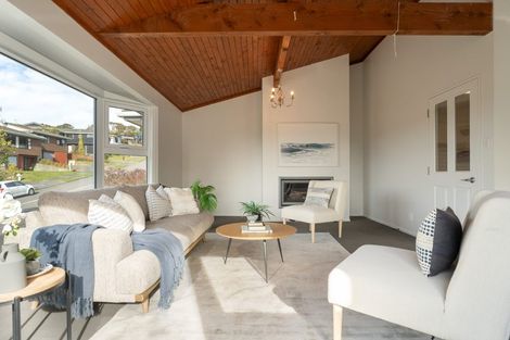 Photo of property in 50 Exploration Way, Whitby, Porirua, 5024