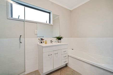 Photo of property in 18 Barnea Circle, Glen Eden, Auckland, 0602