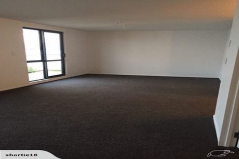 Photo of property in 68 Mountain Road, Henderson Valley, Auckland, 0612