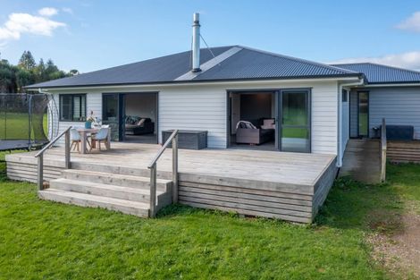 Photo of property in 12 Faydon Close, Ohau, Levin, 5570