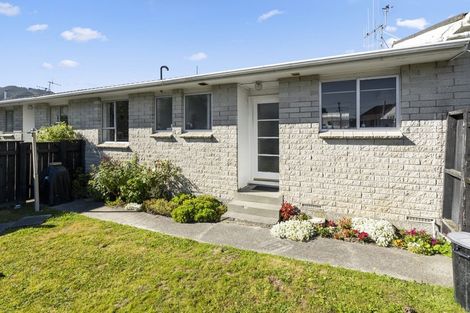 Photo of property in 186b Wellington Road, Wainuiomata, Lower Hutt, 5014