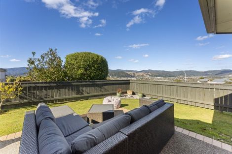 Photo of property in 2 Ormrod Grove, Riverstone Terraces, Upper Hutt, 5018