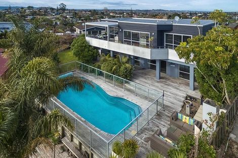 Photo of property in 12 Haseler Crescent, Howick, Auckland, 2014