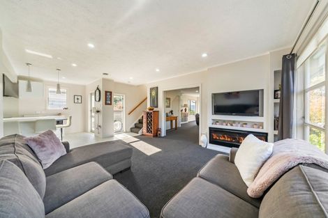 Photo of property in 7 Pokohiwi Road, Normandale, Lower Hutt, 5010