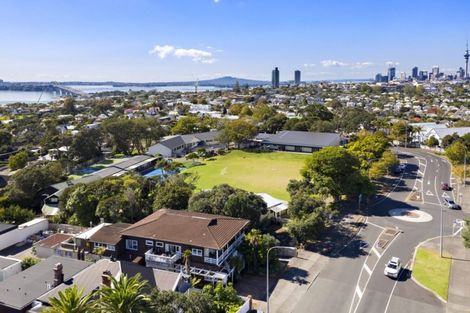 Photo of property in 213 Jervois Road, Herne Bay, Auckland, 1011
