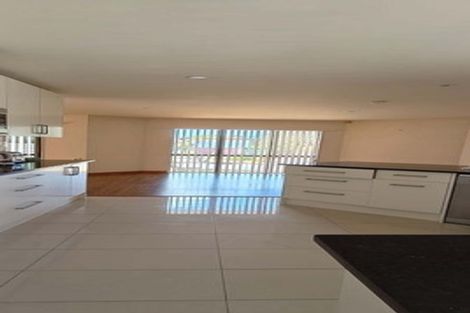 Photo of property in 5 Queen Natalie Place, Massey, Auckland, 0614