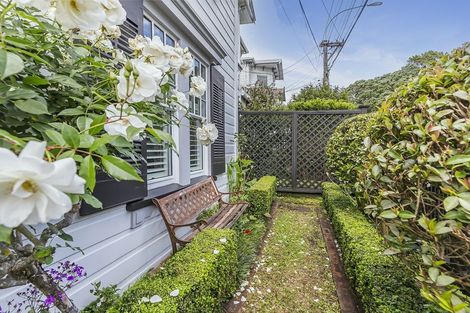 Photo of property in 33 Grant Road, Thorndon, Wellington, 6011