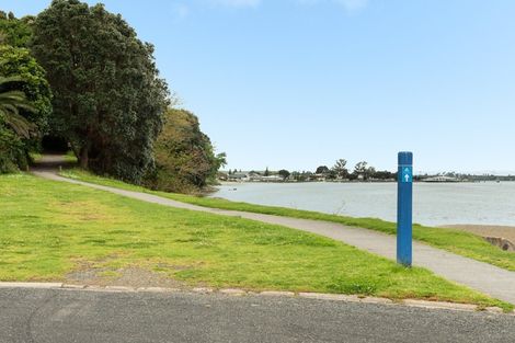 Photo of property in 18 Beach Grove, Omokoroa, 3114