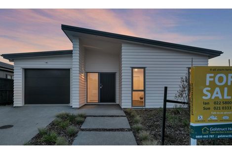 Photo of property in 36 Lumbarda Drive, Kumeu, 0810