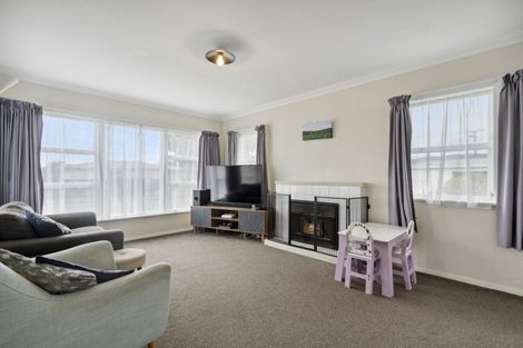 Photo of property in 2 Selwyn Street, Levin, 5510