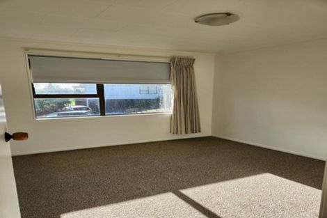 Photo of property in 60 Lavelle Road, Henderson, Auckland, 0612