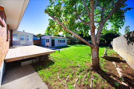 Photo of property in 3 Roby Street, Te Atatu Peninsula, Auckland, 0610