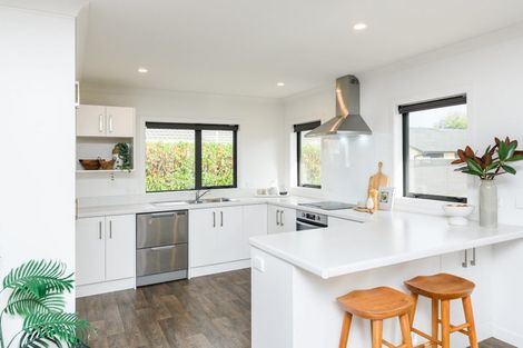 Photo of property in 702 Pioneer Highway, Takaro, Palmerston North, 4412