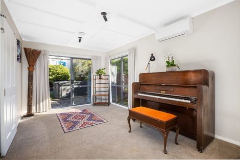 Photo of property in 10 Ribbonwood Terrace, Ranui, Porirua, 5024