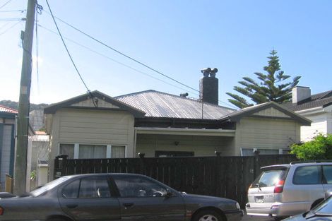 Photo of property in 25 Myrtle Crescent, Mount Cook, Wellington, 6021