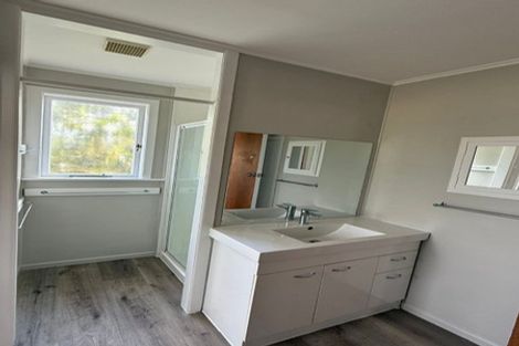 Photo of property in 5 Lex Avenue, Green Bay, Auckland, 0604