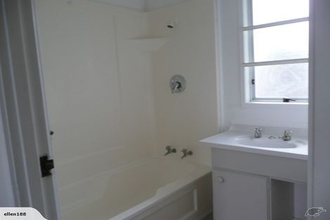 Photo of property in 9 Silverstone Place, Henderson, Auckland, 0612