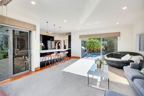 Photo of property in 16 Commodore Parry Road, Castor Bay, Auckland, 0620