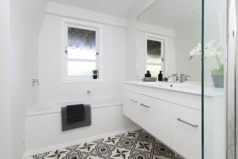 Photo of property in 7 Westhill Road, Point Howard, Lower Hutt, 5013