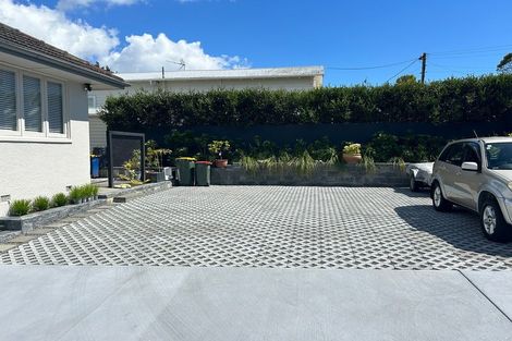 Photo of property in 17 Tui Glen Road, Birkenhead, Auckland, 0626