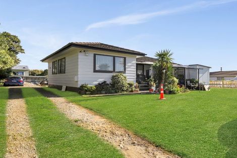 Photo of property in 311 Roscommon Road, Clendon Park, Auckland, 2103