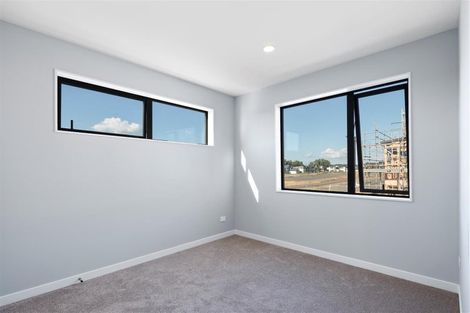 Photo of property in 8 Taipahitini Road, Rosehill, 2113