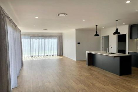 Photo of property in 8 Fetter Lane, Paerata, 2124