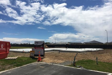 Photo of property in 77 Dunkeld Drive, Papamoa, 3118