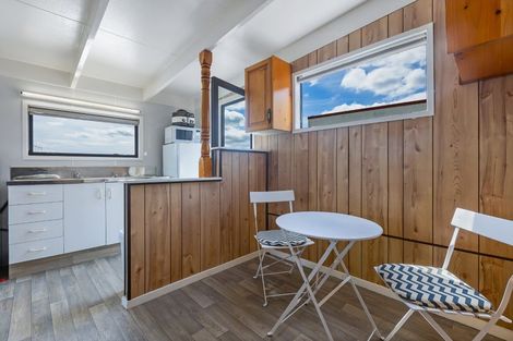 Photo of property in 20 Leslie Road, Cable Bay, 0420