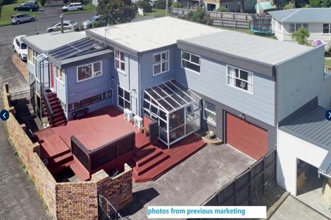 Photo of property in 3 Hillary Heights Avenue, Glendene, Auckland, 0602