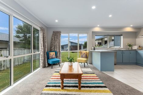 Photo of property in 31 Aspiring Terrace, Aotea, Porirua, 5024