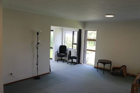 Photo of property in 5 Waari Avenue, Sunnyvale, Auckland, 0612