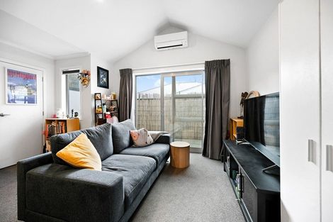 Photo of property in 2/5 Teddy Street, Whitiora, Hamilton, 3200
