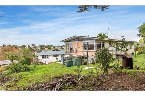 Photo of property in 59 Totaravale Drive, Totara Vale, Auckland, 0629