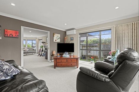 Photo of property in 9 Rosebank Avenue, Kelvin Grove, Palmerston North, 4414