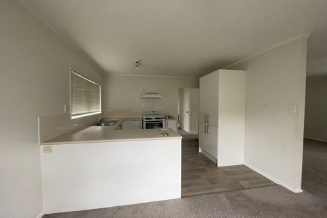 Photo of property in 5 Mira Place, Windsor Park, Auckland, 0632