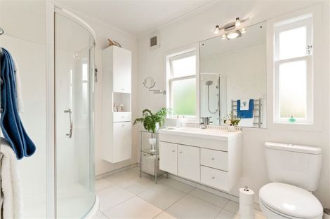 Photo of property in 1/94 Island Bay Road, Beach Haven, Auckland, 0626